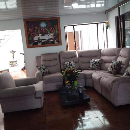 Habitacion Con Bano Privado Cerca Al Aeropuerto Bogotá Eksteriør bilde